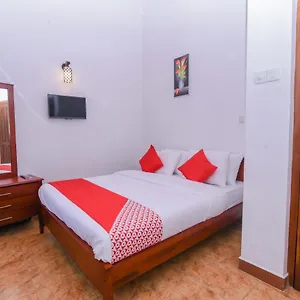 Red Star Kandyan Hotel